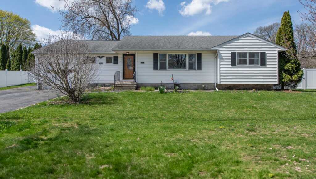 15 Simmons Drive, Saugerties, NY 12477