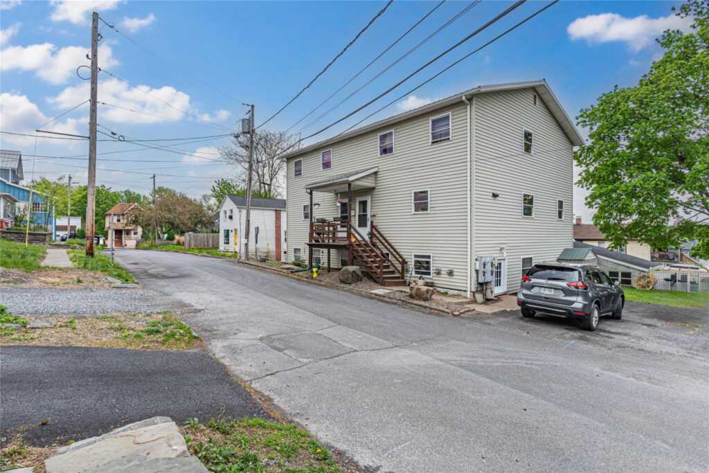 14 Montross Street, Saugerties, NY 12477 - Photo 3 of 27