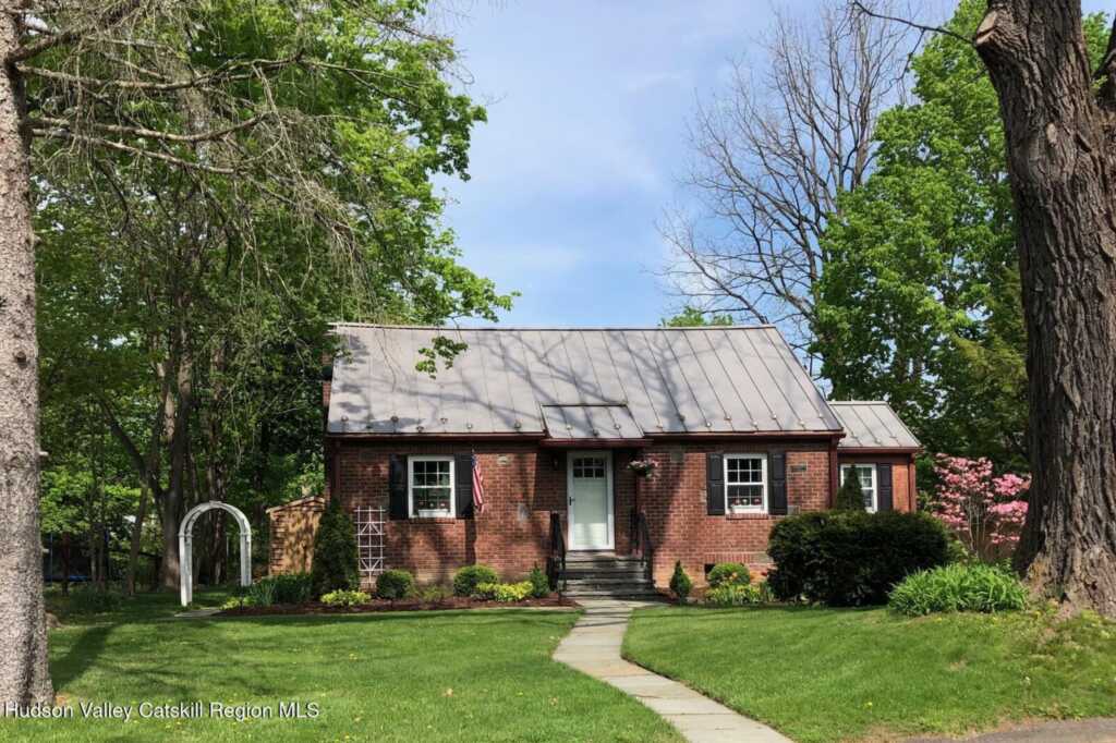 26 Zandhoek, Hurley, NY 12443