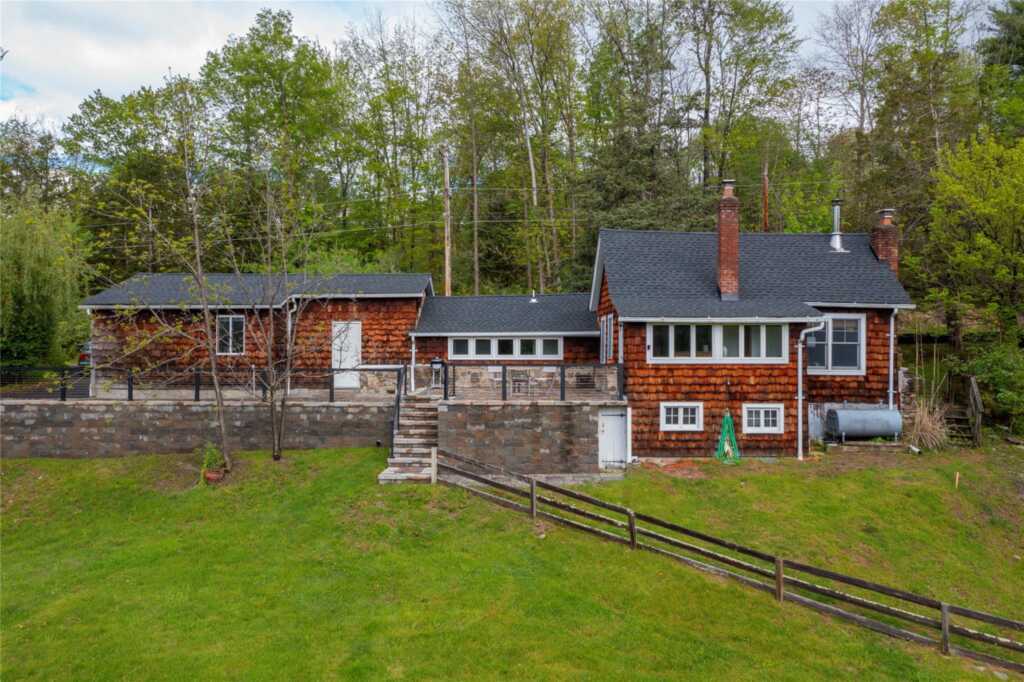 689 Albany Post Road, New Paltz, NY 12561