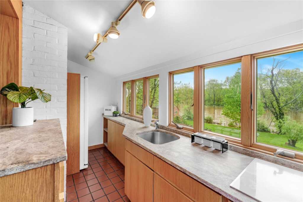 689 Albany Post Road, New Paltz, NY 12561 - Photo 10 of 43