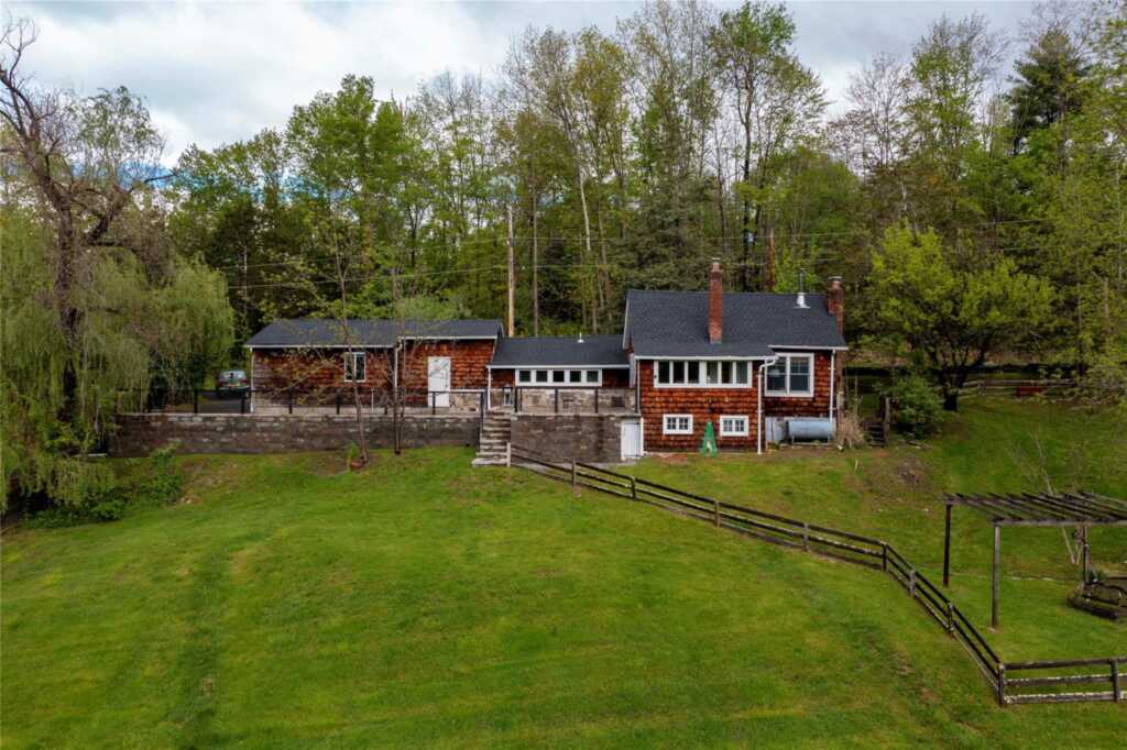 689 Albany Post Road, New Paltz, NY 12561 - Photo 2 of 43