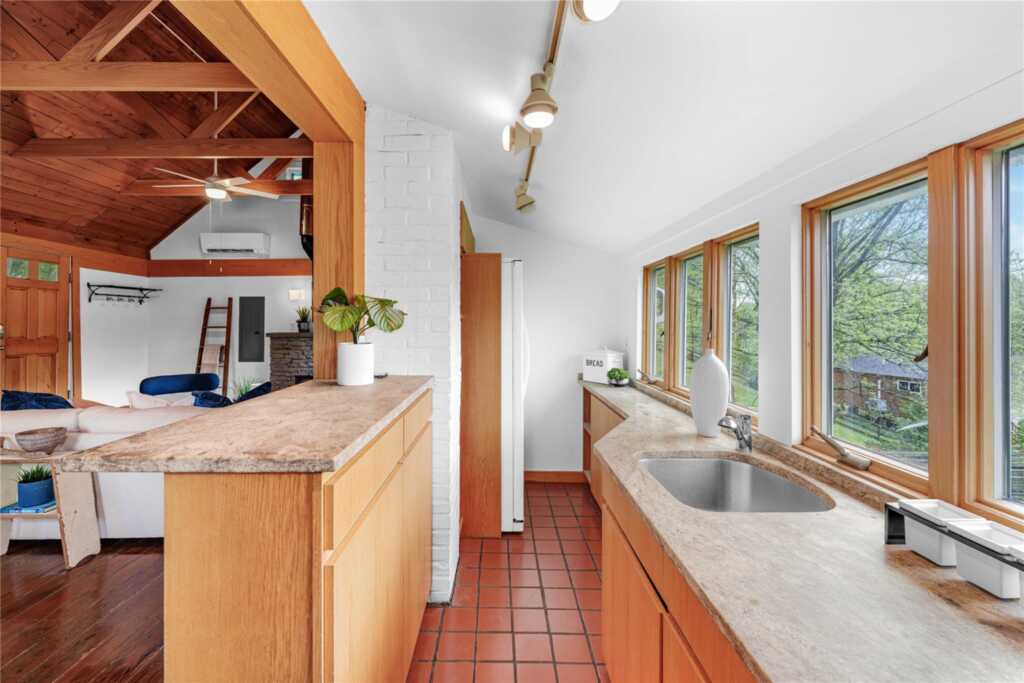689 Albany Post Road, New Paltz, NY 12561 - Photo 9 of 43