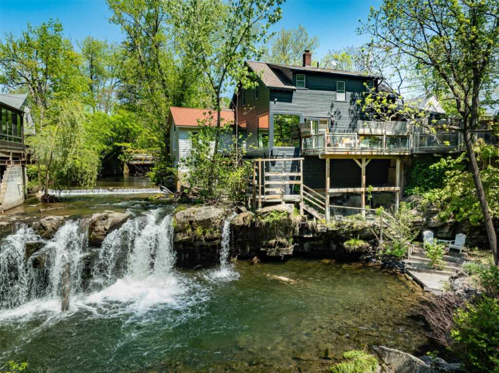 8 Tannery Brook Road, Woodstock, NY 12498