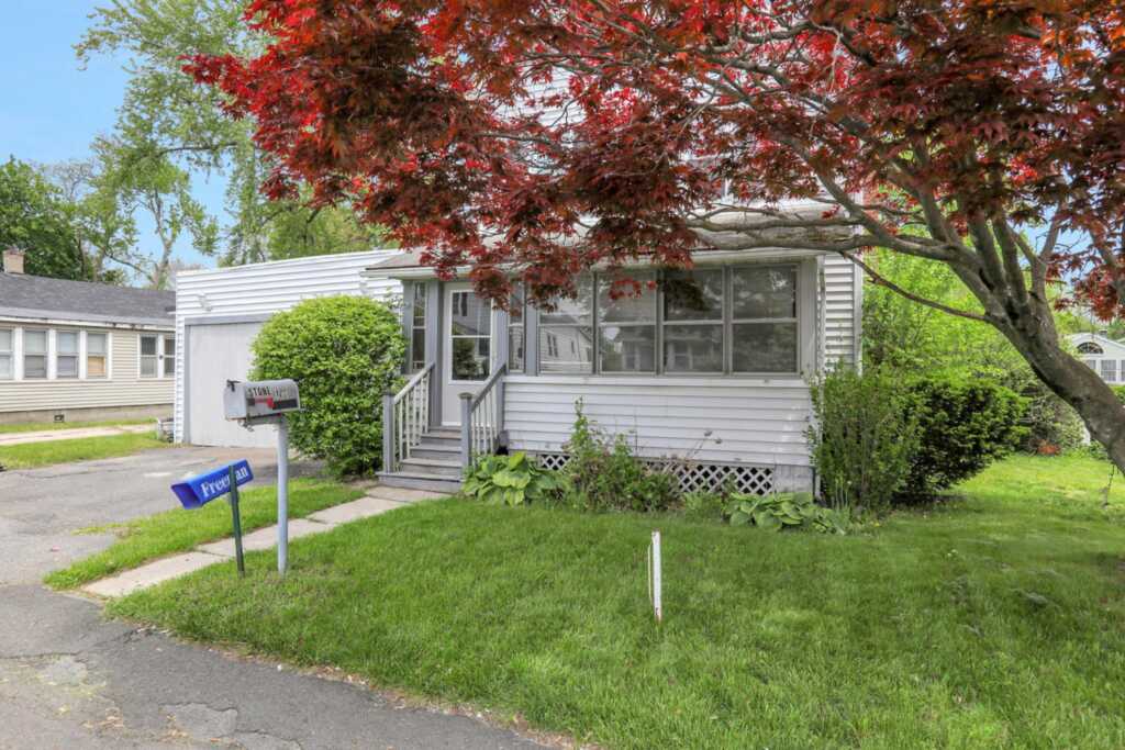 100 Harwich Street, Kingston, NY 12401 - Photo 2 of 21