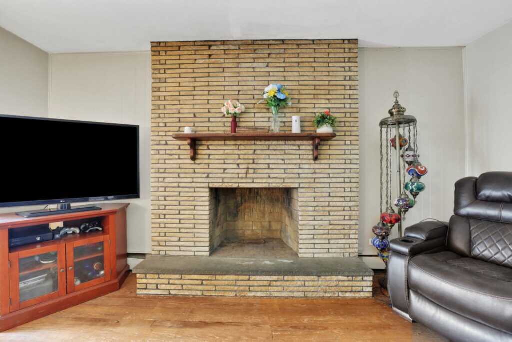 100 Harwich Street, Kingston, NY 12401 - Photo 4 of 21