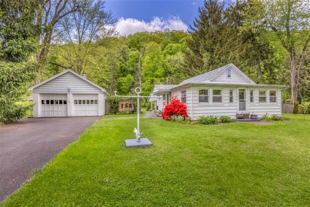 158 Esopus Creek Rd, Saugerties, NY 12477 - Photo 2 of 32