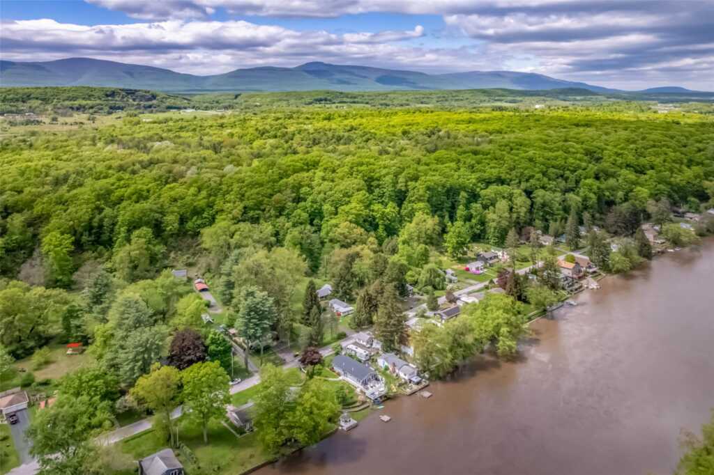158 Esopus Creek Rd, Saugerties, NY 12477 - Photo 20 of 32
