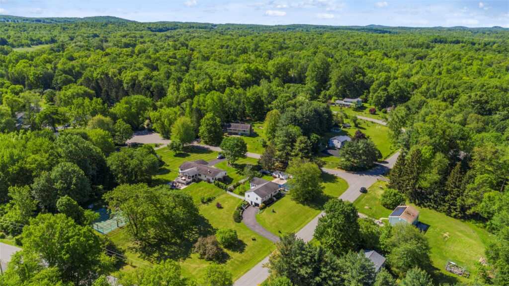 18 Meadow Road, New Paltz, NY 12561 - Photo 2 of 44