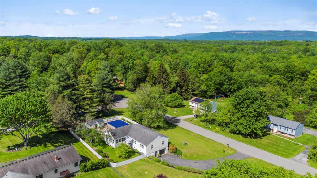 18 Meadow Road, New Paltz, NY 12561 - Photo 5 of 44
