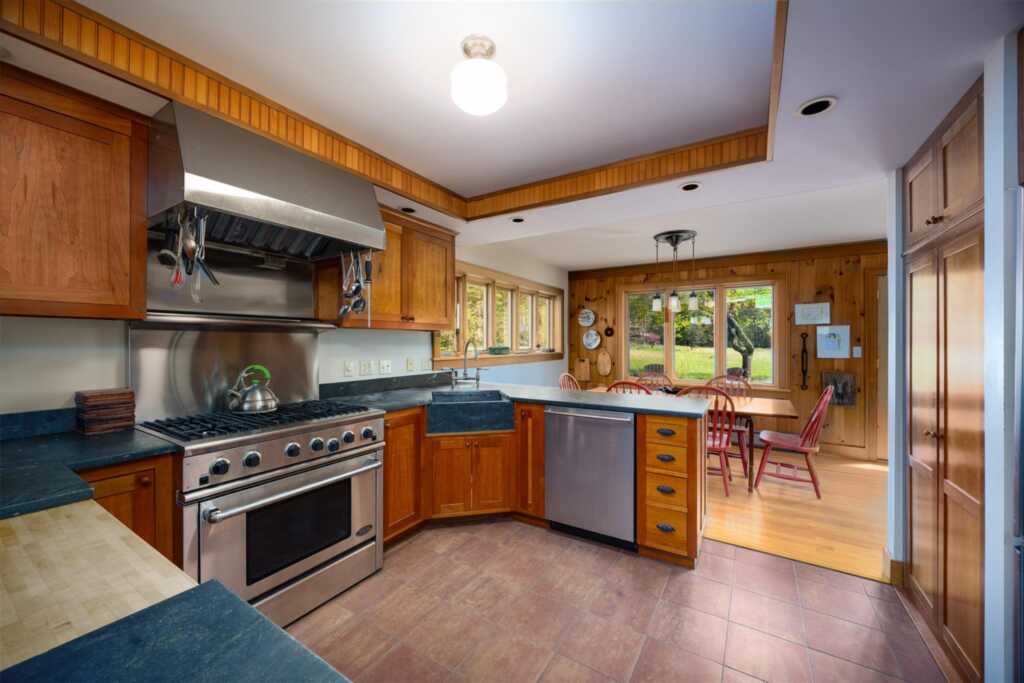 11 Louie Way, Woodstock, NY 12498 - Photo 10 of 39