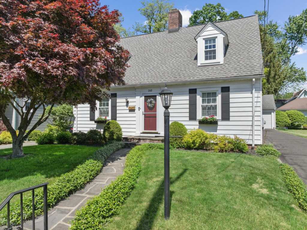 242 Manor Avenue, Kingston, NY 12401