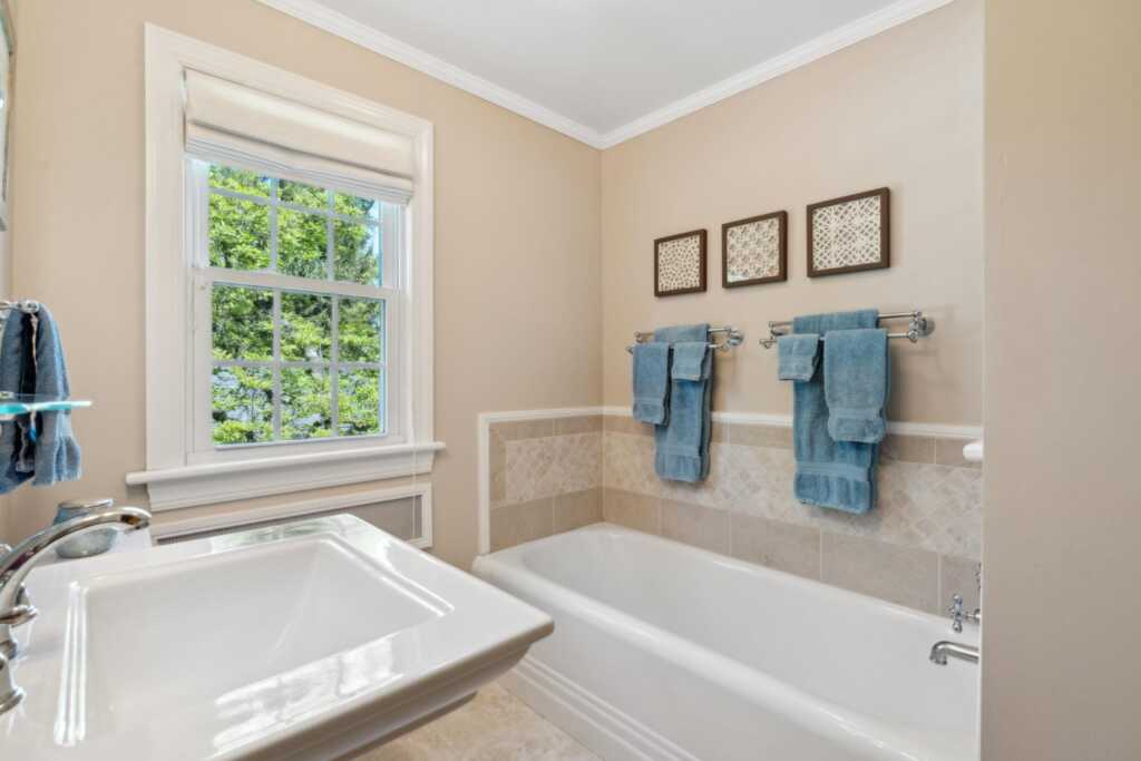 242 Manor Avenue, Kingston, NY 12401 - Photo 16 of 33