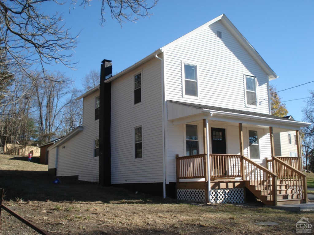 25 Old Route 9w, Saugerties, NY 12477 - Photo 2 of 24