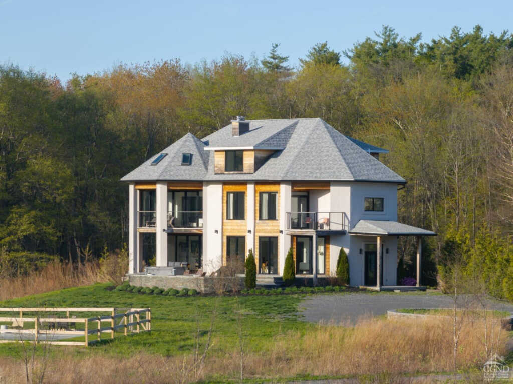 28 Ny 32A, Saugerties, NY 12477