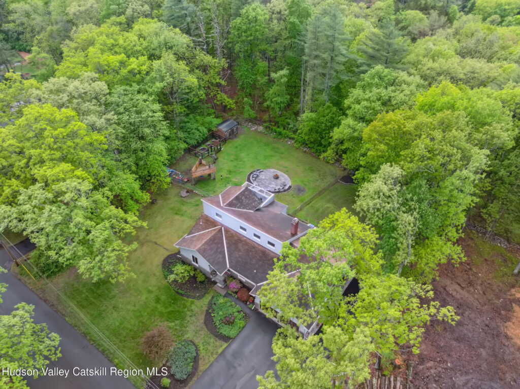 162 Forest Hill Drive, Kingston, NY 12401 - Photo 4 of 48