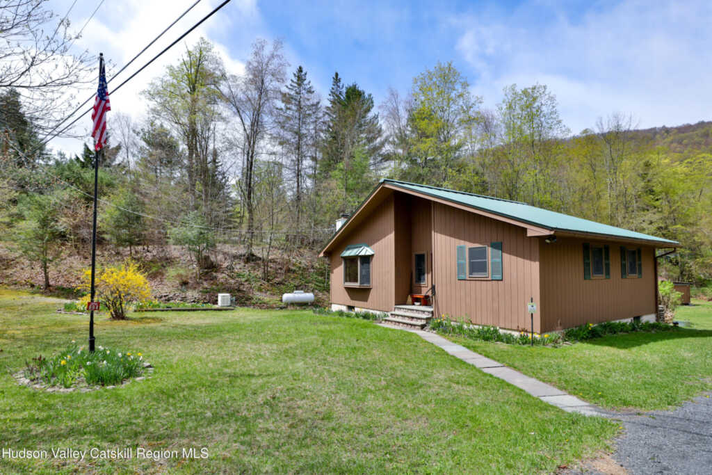 894 Woodland Valley Road, Phoenicia, NY 12464 - Photo 6 of 27