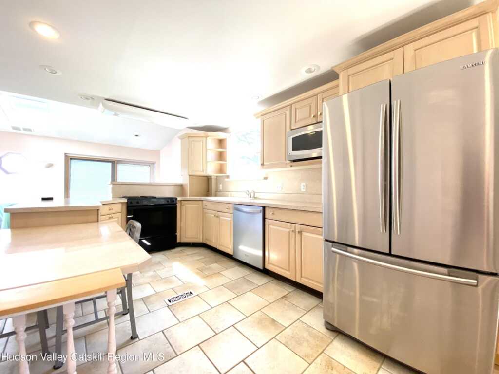 88 Grand Street, Kingston, NY 12401 - Photo 5 of 44