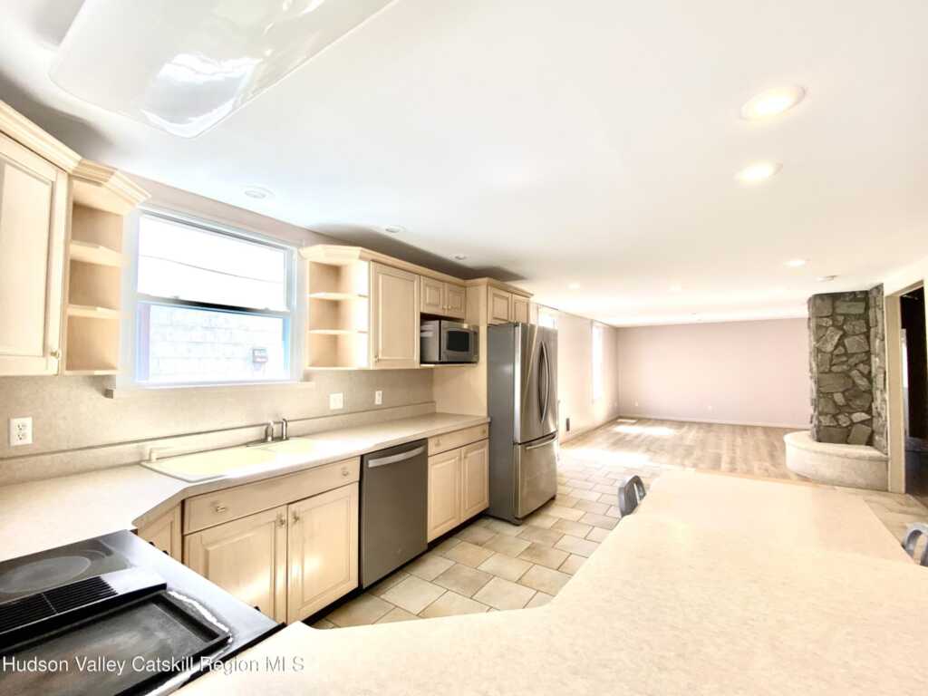 88 Grand Street, Kingston, NY 12401 - Photo 7 of 44