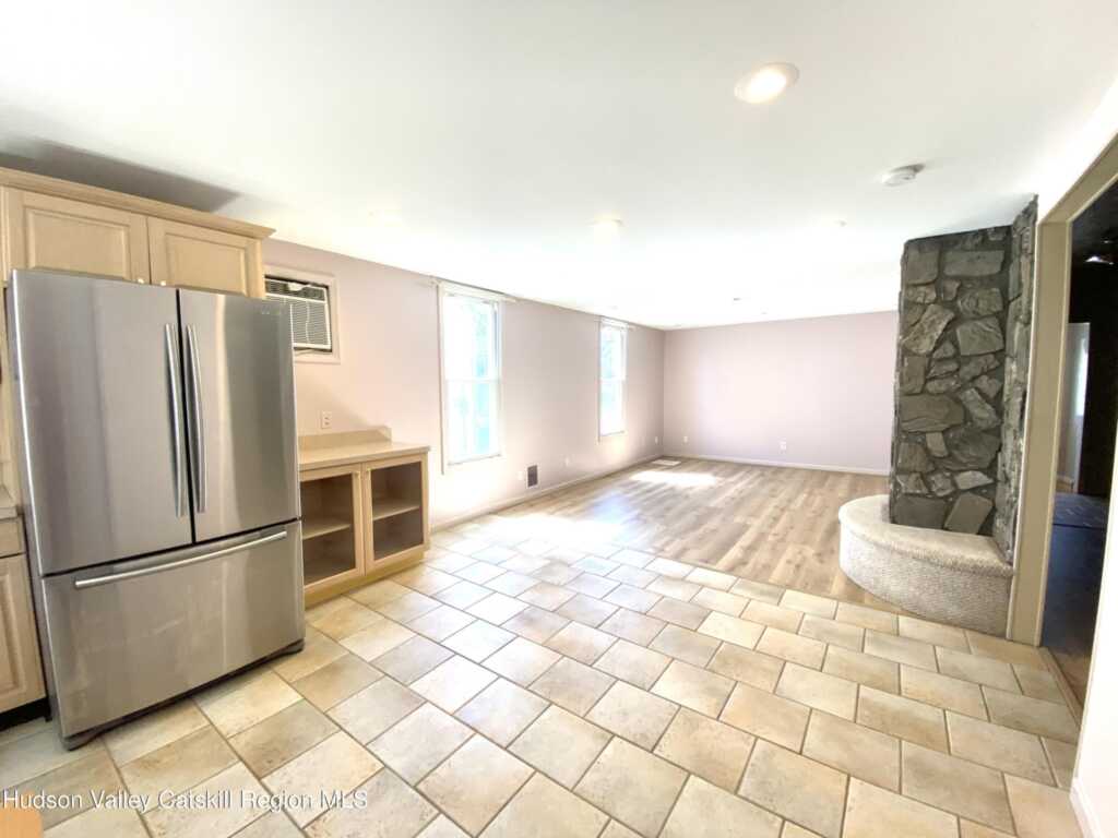 88 Grand Street, Kingston, NY 12401 - Photo 8 of 44