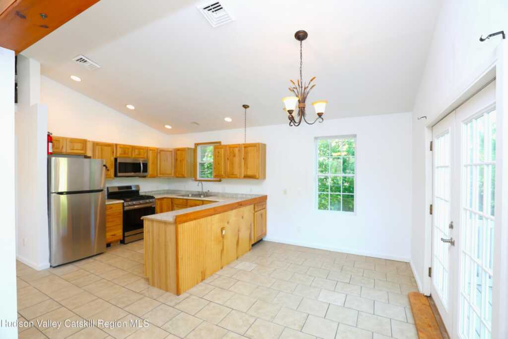 154 John Street, Kingston, NY 12401 - Photo 3 of 24