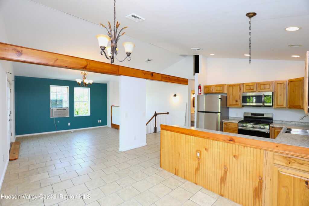 154 John Street, Kingston, NY 12401 - Photo 4 of 24