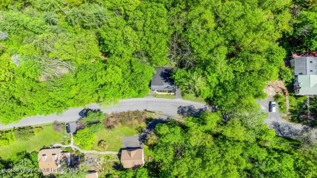 194 High Falls Road, Saugerties, NY 12477 - Photo 4 of 32