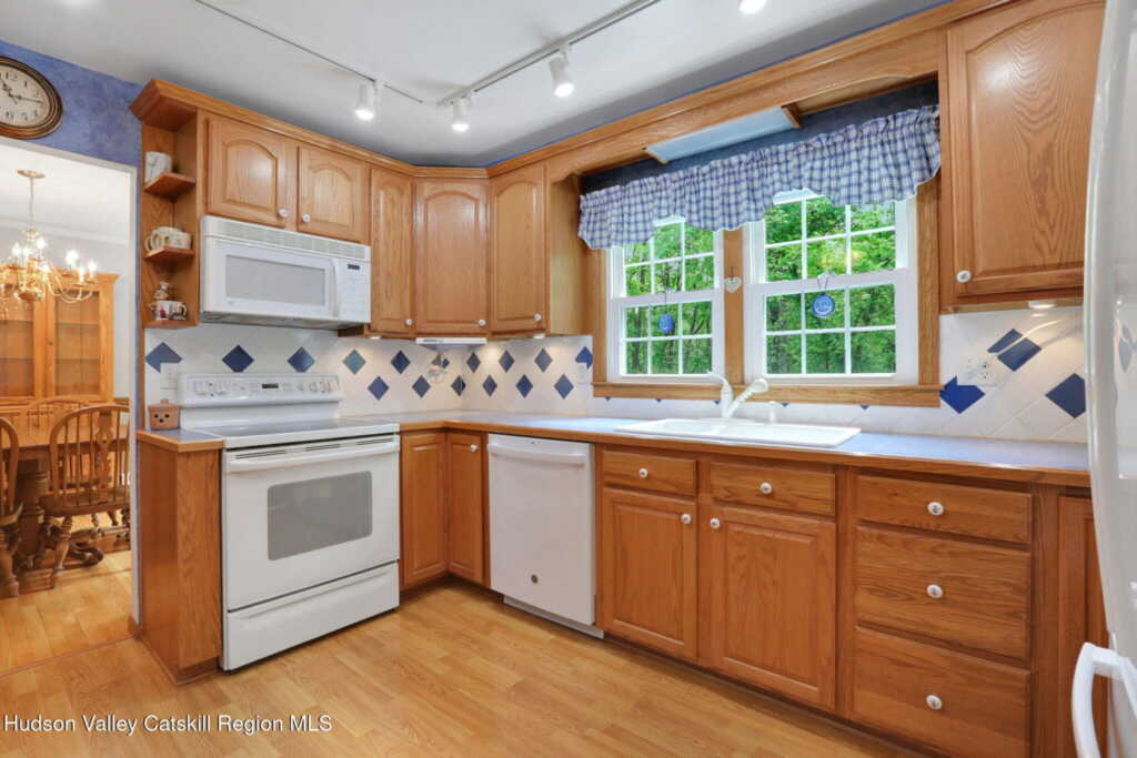 135 Fairway Drive, Hurley, NY 12443 - Photo 12 of 33