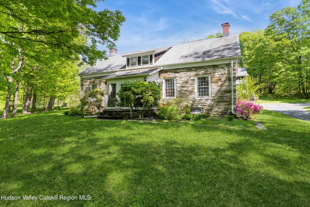 310 Old Kings Highway Highway, Saugerties, NY 12477 - Photo 2 of 15
