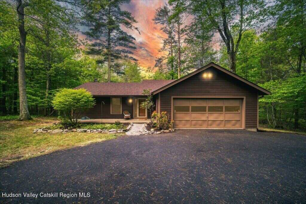 180 W Hurley Road, Woodstock, NY 12498