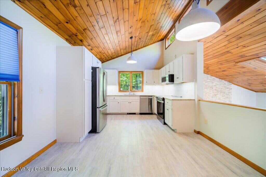 180 W Hurley Road, Woodstock, NY 12498 - Photo 11 of 42