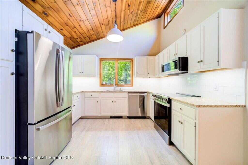 180 W Hurley Road, Woodstock, NY 12498 - Photo 12 of 42