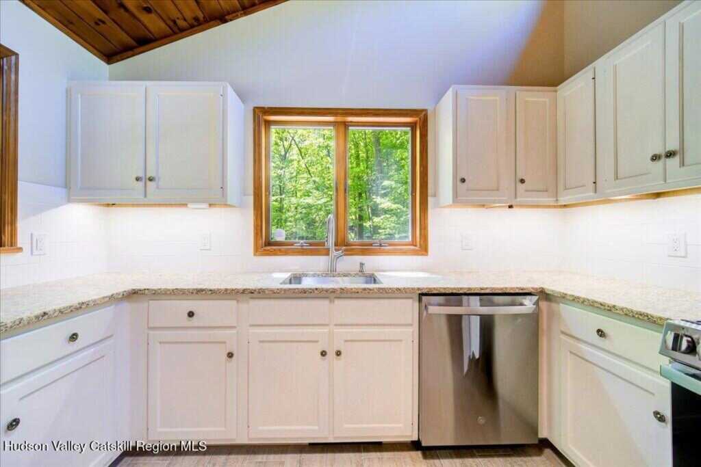 180 W Hurley Road, Woodstock, NY 12498 - Photo 13 of 42