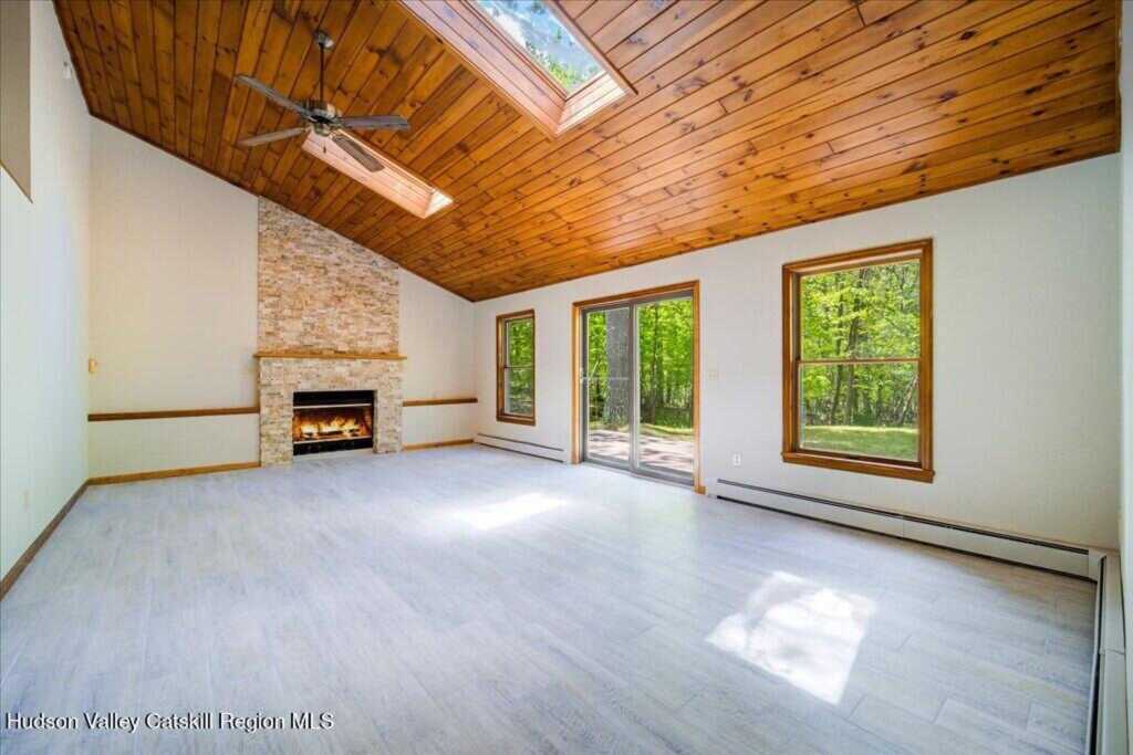 180 W Hurley Road, Woodstock, NY 12498 - Photo 4 of 42