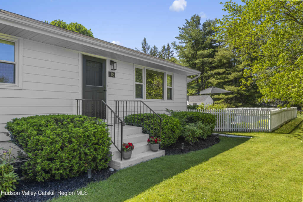 18 Meadow Road, New Paltz, NY 12561 - Photo 2 of 30