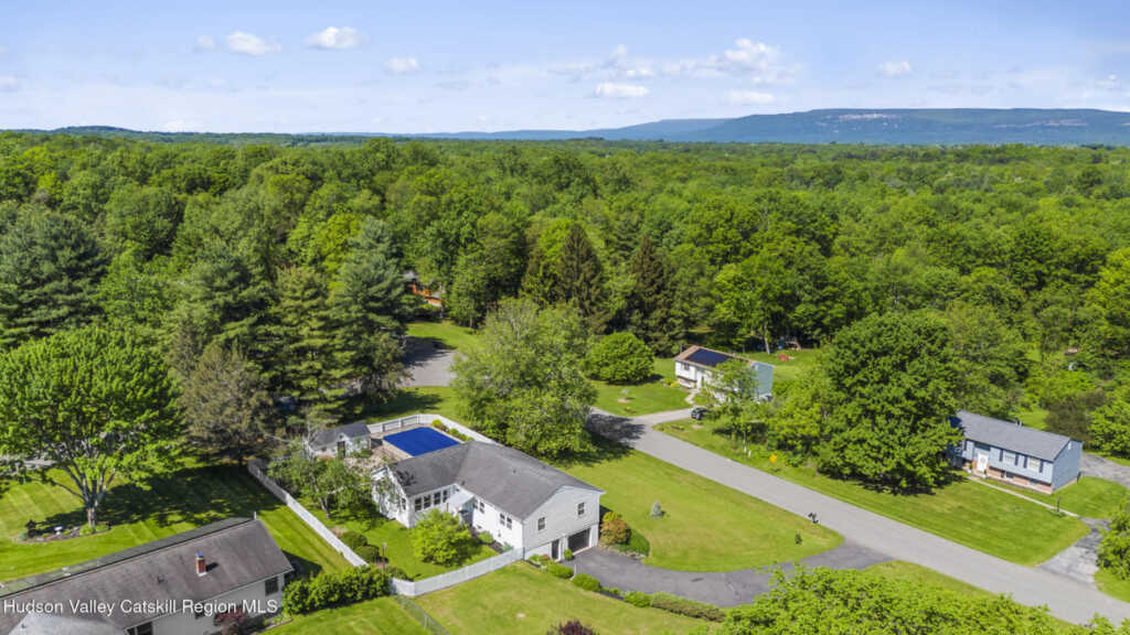 18 Meadow Road, New Paltz, NY 12561 - Photo 5 of 30