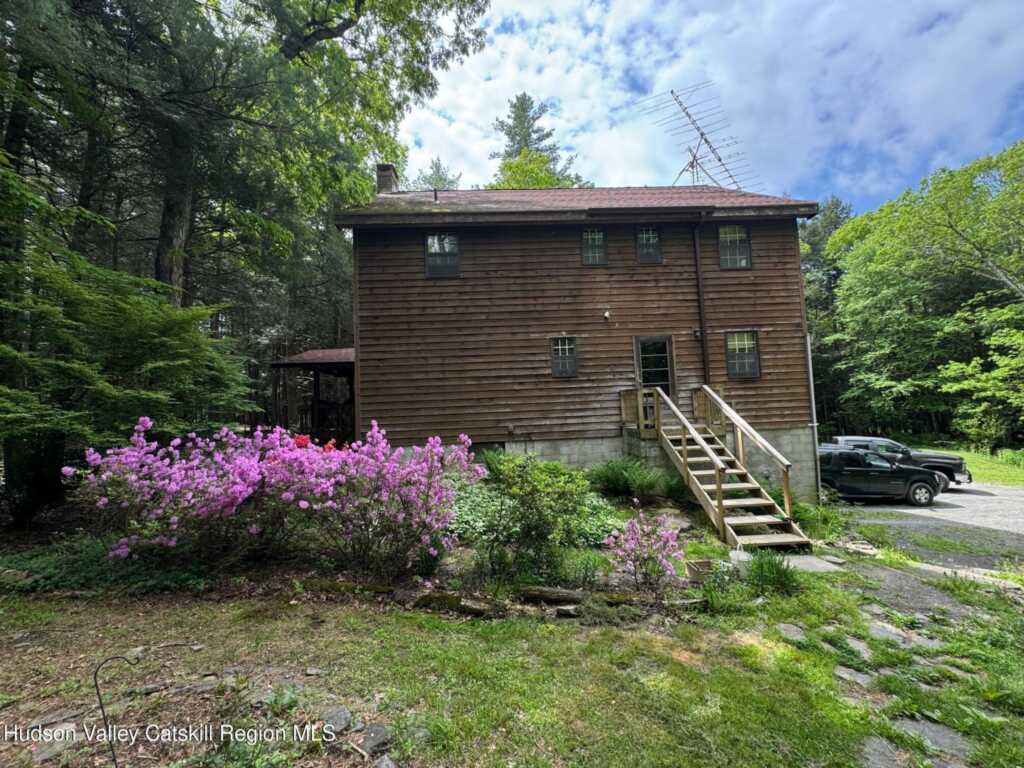 28 Mrs Franks Road, Saugerties, NY 12477
