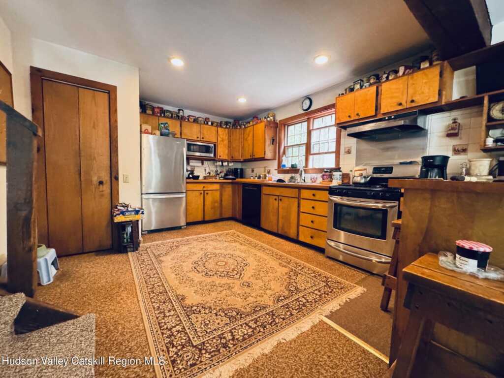 28 Mrs Franks Road, Saugerties, NY 12477 - Photo 3 of 37