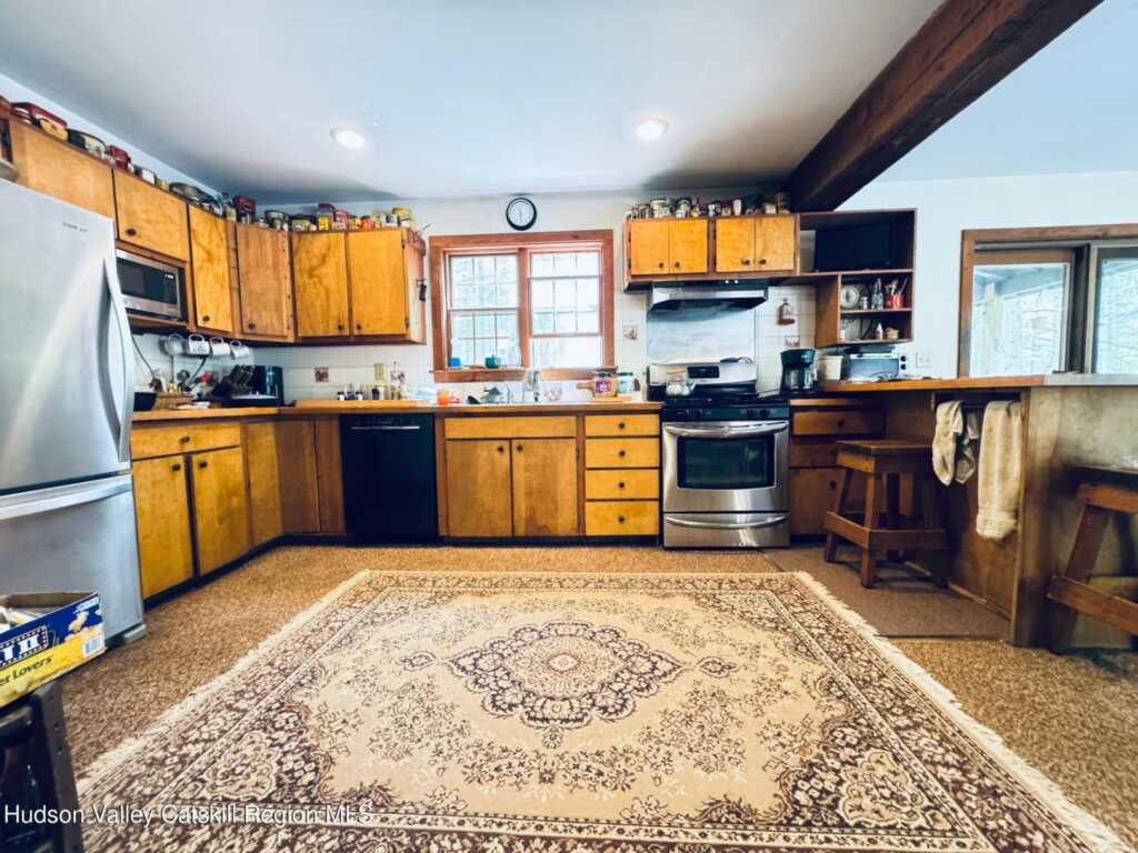 28 Mrs Franks Road, Saugerties, NY 12477 - Photo 4 of 37