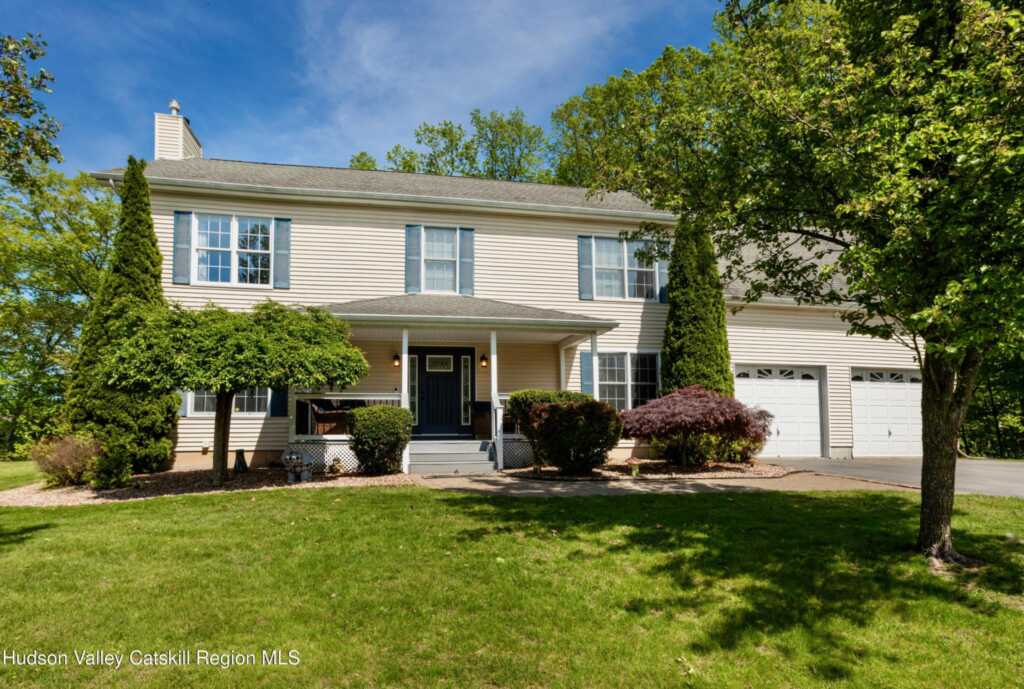 33 Camelot Court Court, Saugerties, NY 12477 - Photo 2 of 36