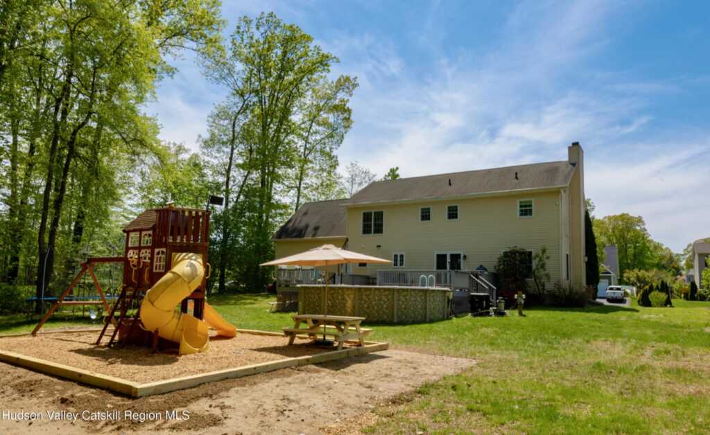 33 Camelot Court Court, Saugerties, NY 12477 - Photo 32 of 36