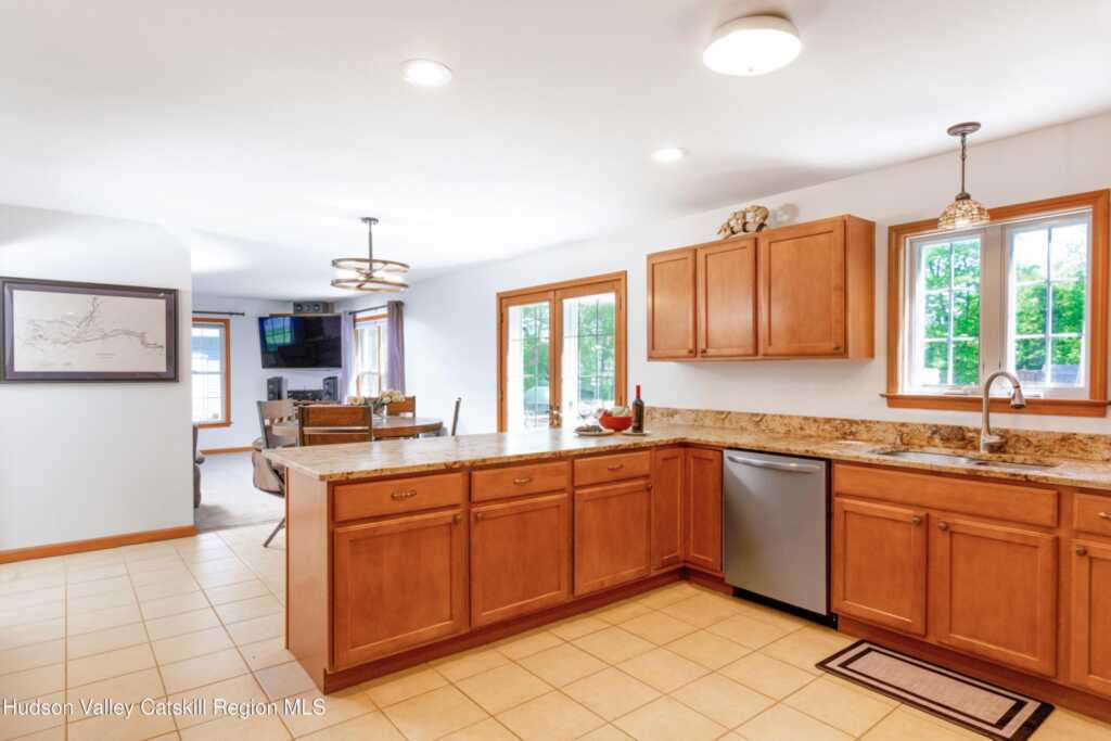 33 Camelot Court Court, Saugerties, NY 12477 - Photo 6 of 36
