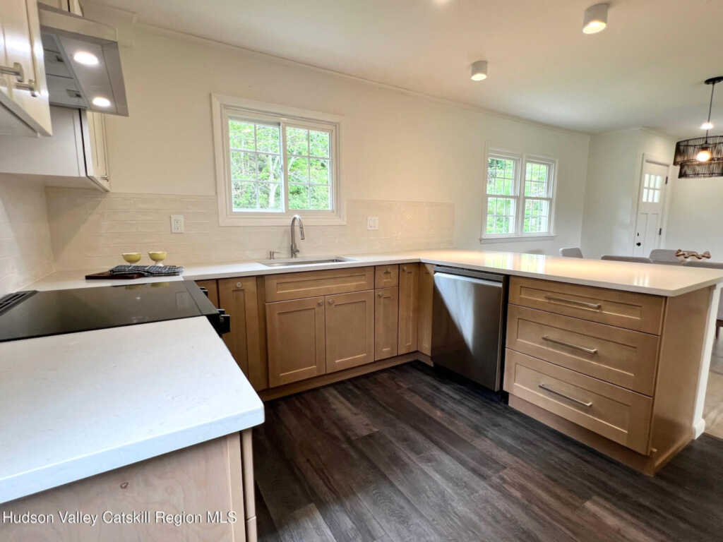 312 Market St Ext, Saugerties, NY 12477 - Photo 15 of 42