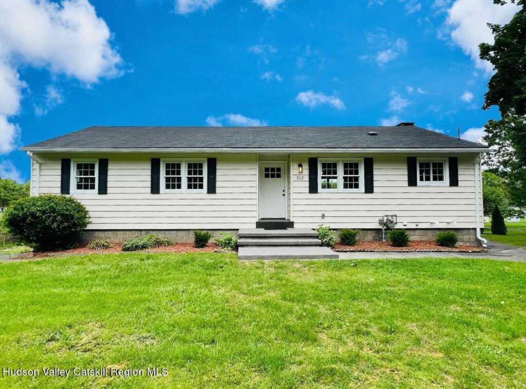 312 Market St Ext, Saugerties, NY 12477 - Photo 2 of 42