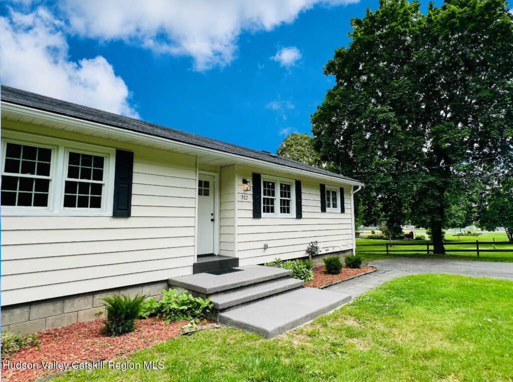 312 Market St Ext, Saugerties, NY 12477 - Photo 3 of 42