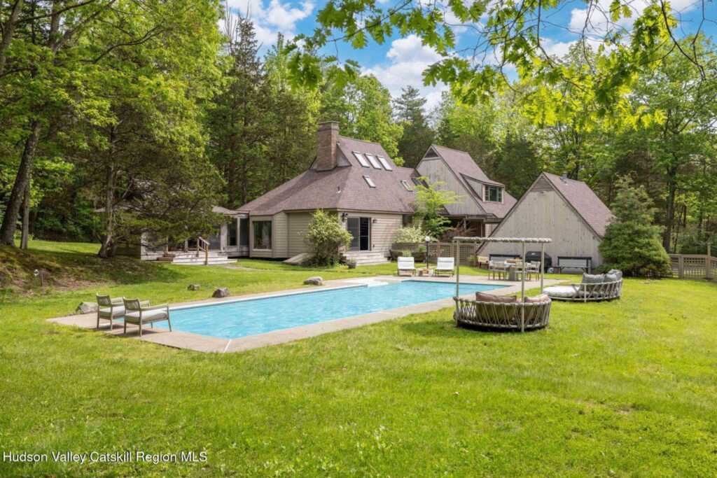 16 Juniper Lane, Woodstock, NY 12498