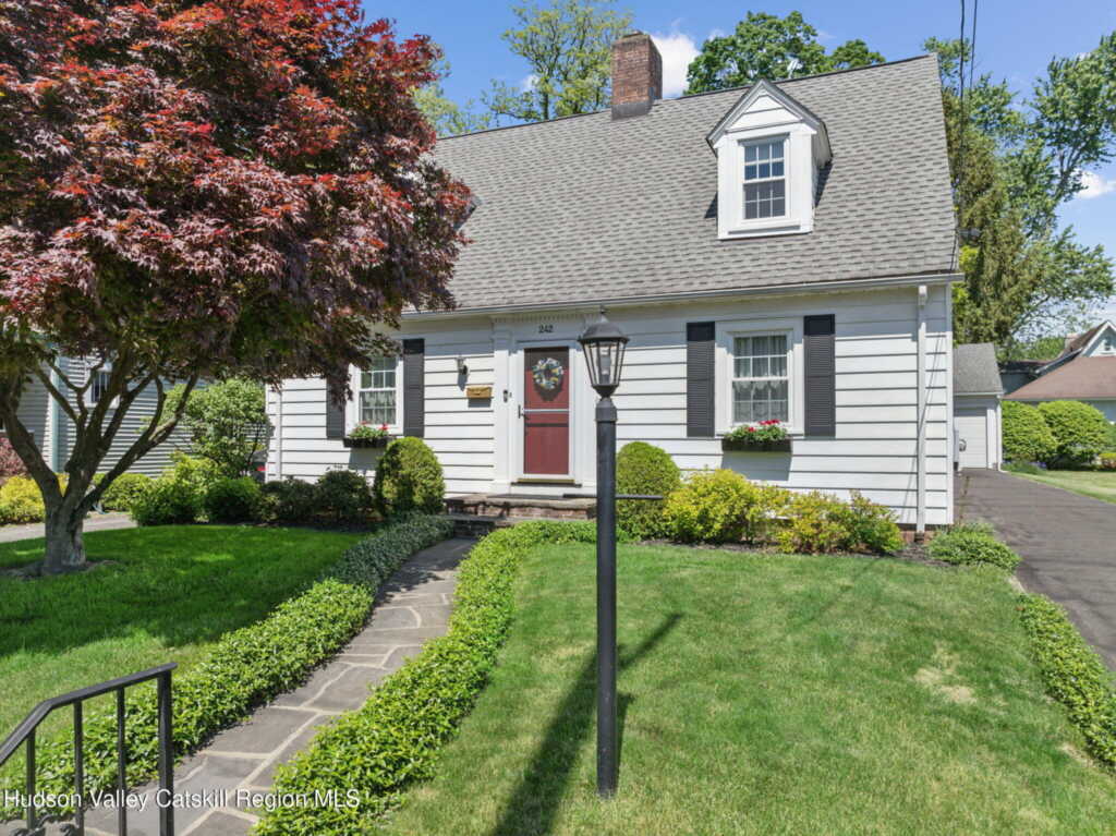 242 Manor Avenue, Kingston, NY 12401