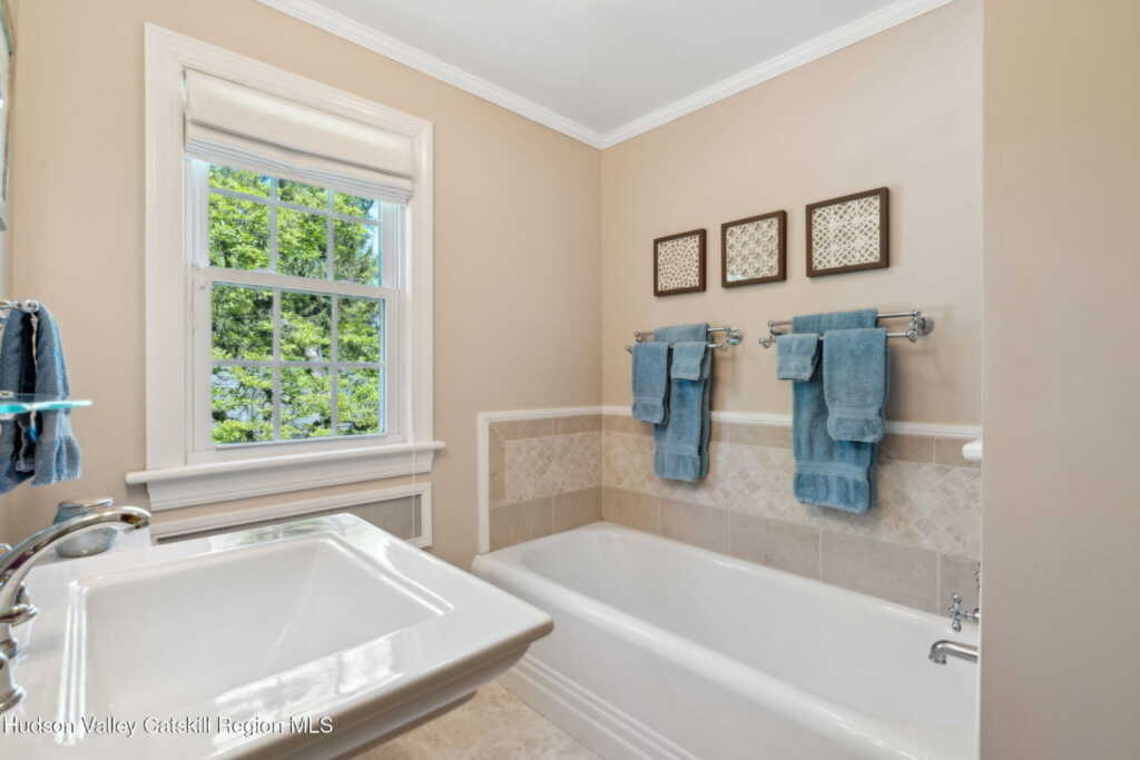 242 Manor Avenue, Kingston, NY 12401 - Photo 16 of 33