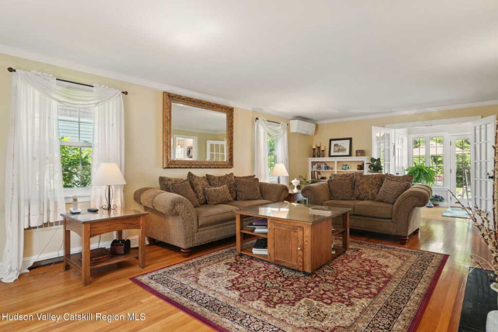 242 Manor Avenue, Kingston, NY 12401 - Photo 3 of 33