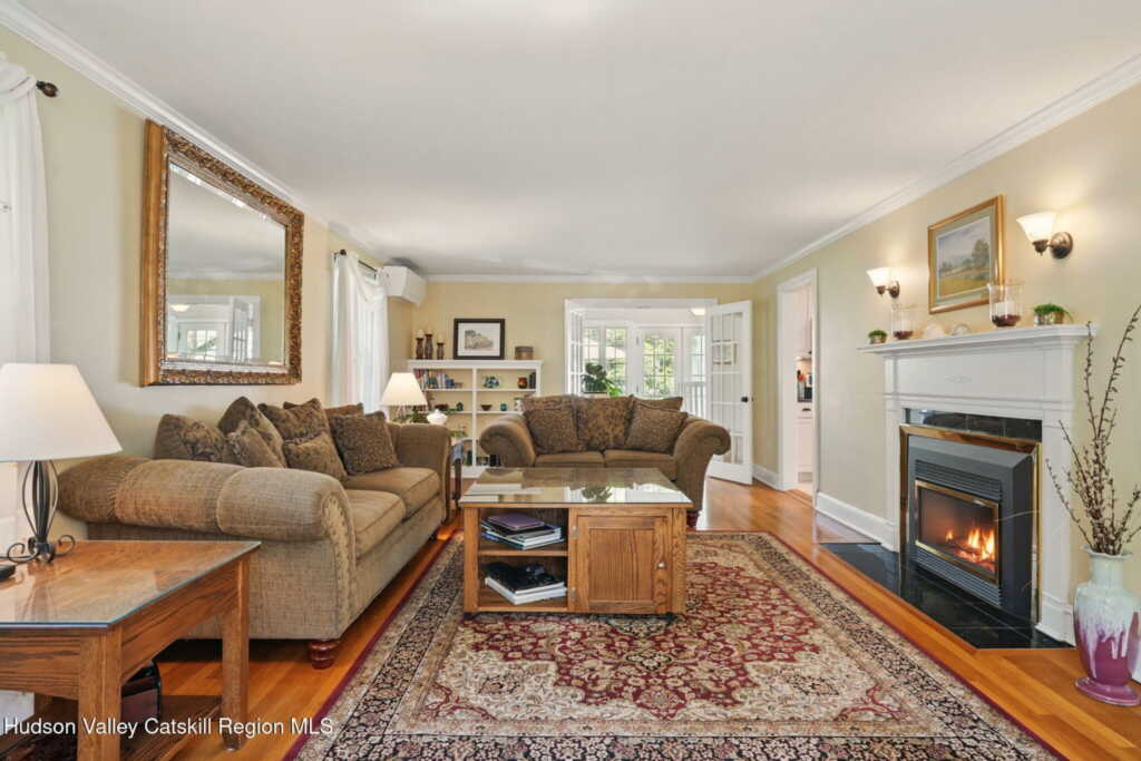 242 Manor Avenue, Kingston, NY 12401 - Photo 4 of 33